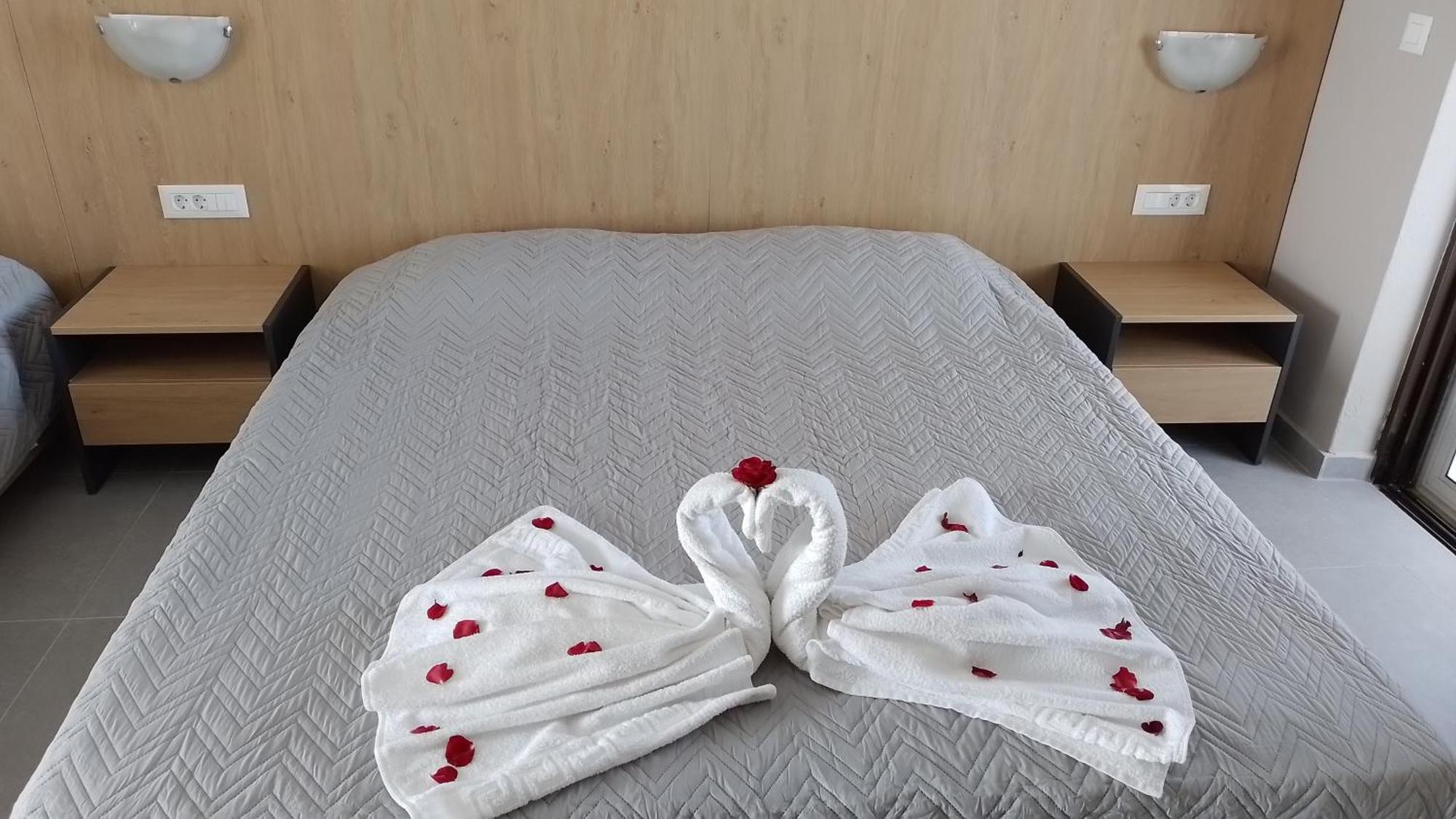 Oasis Aparthotel 3*