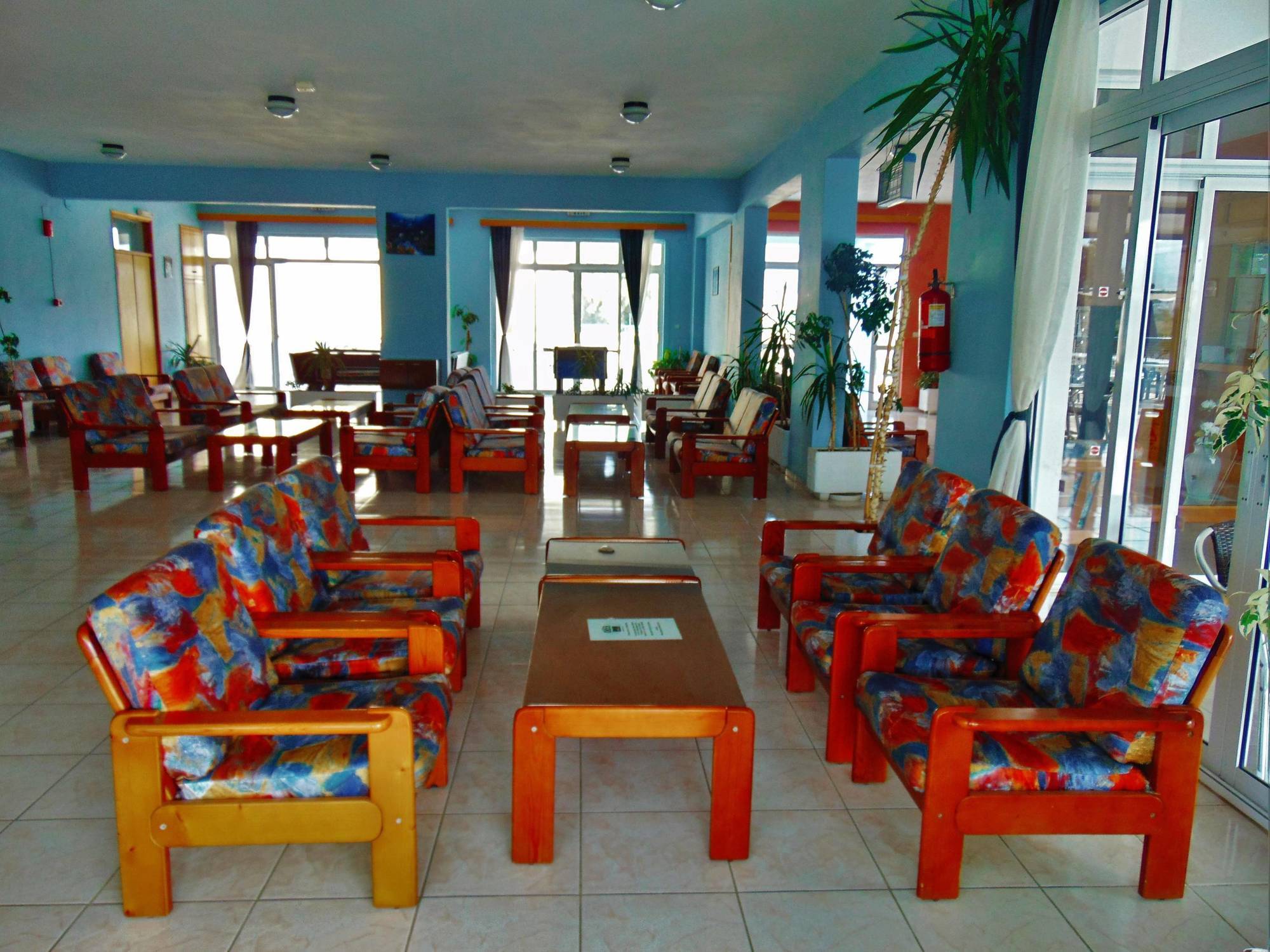 Oasis Aparthotel 3*