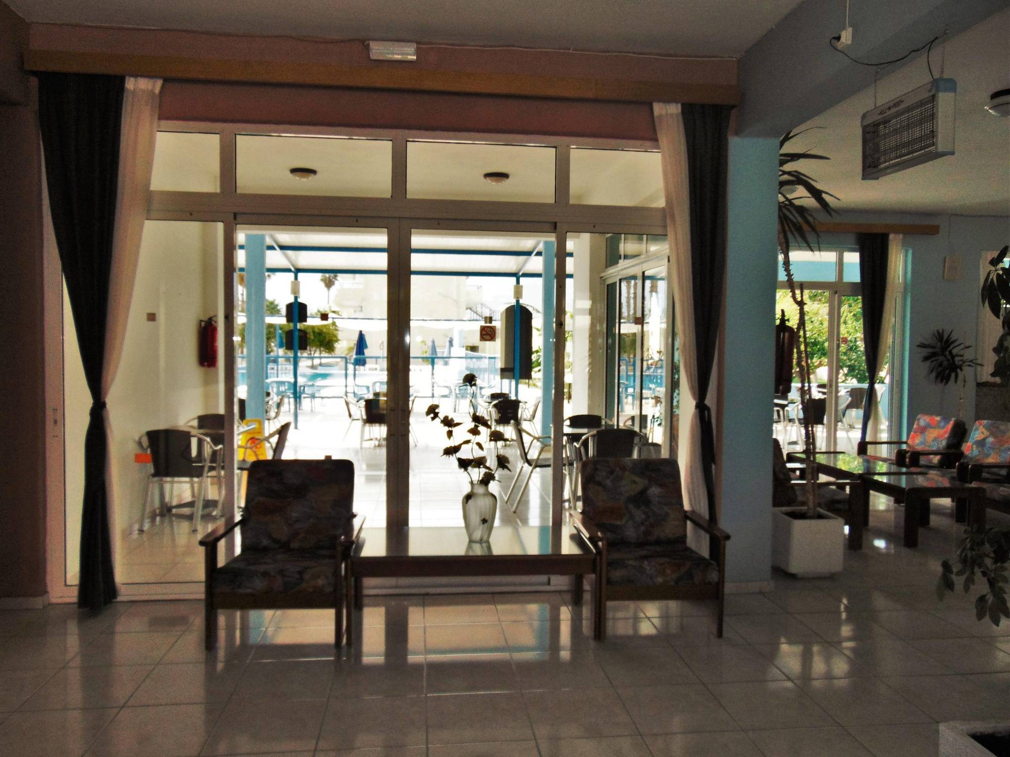 Oasis Aparthotel Tigaki