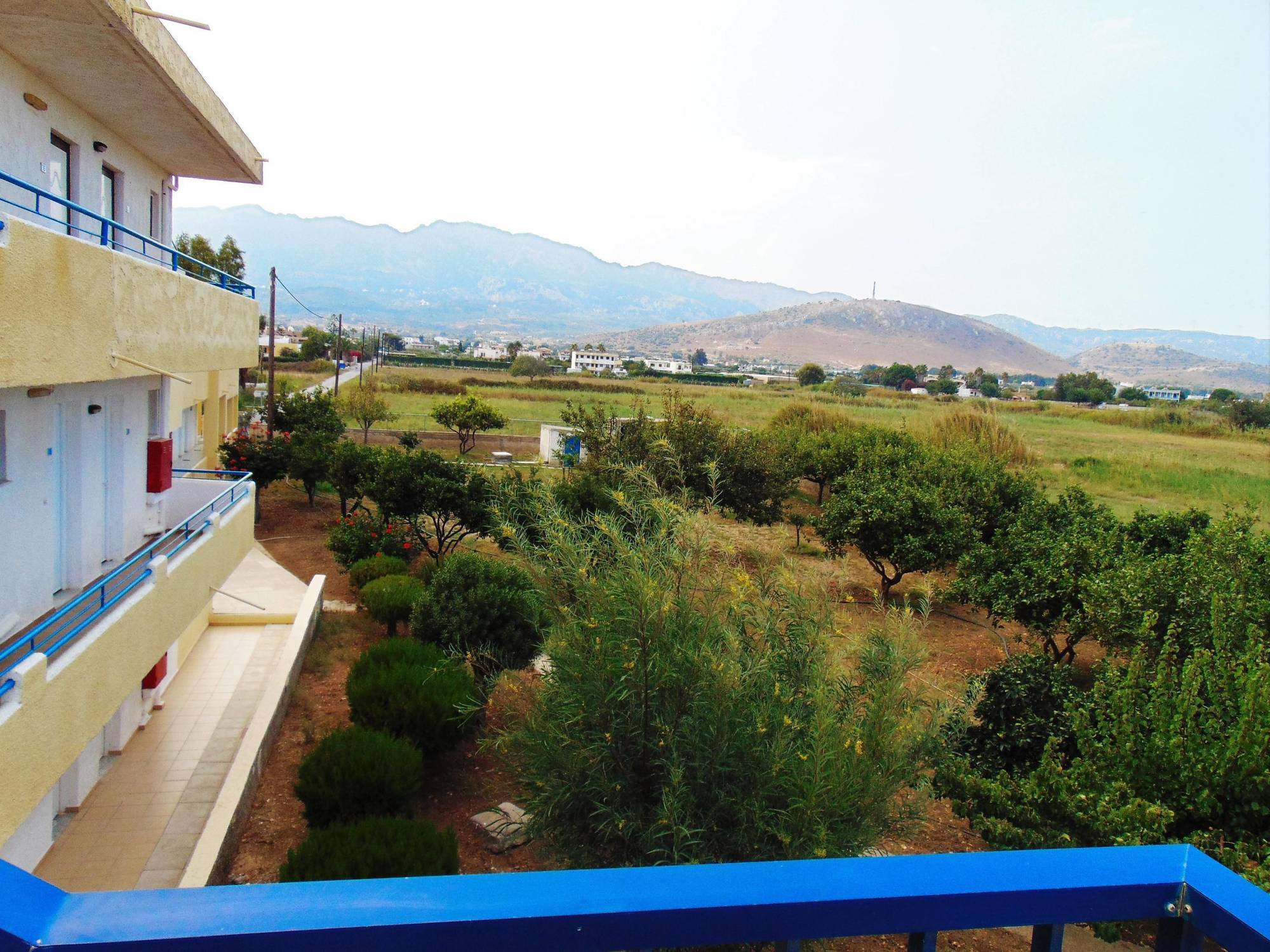 Oasis Aparthotel 3*