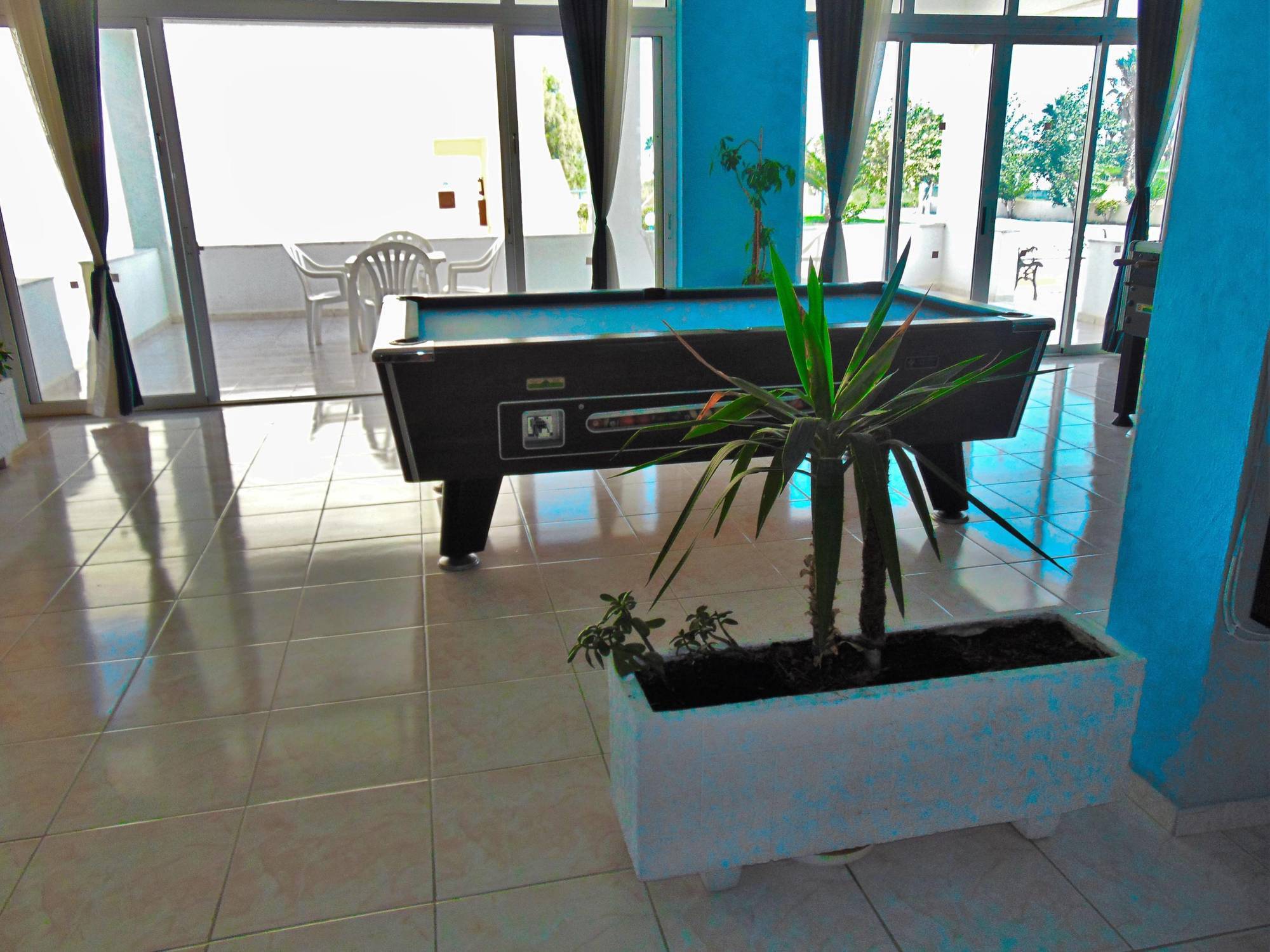 Oasis Aparthotel 3*