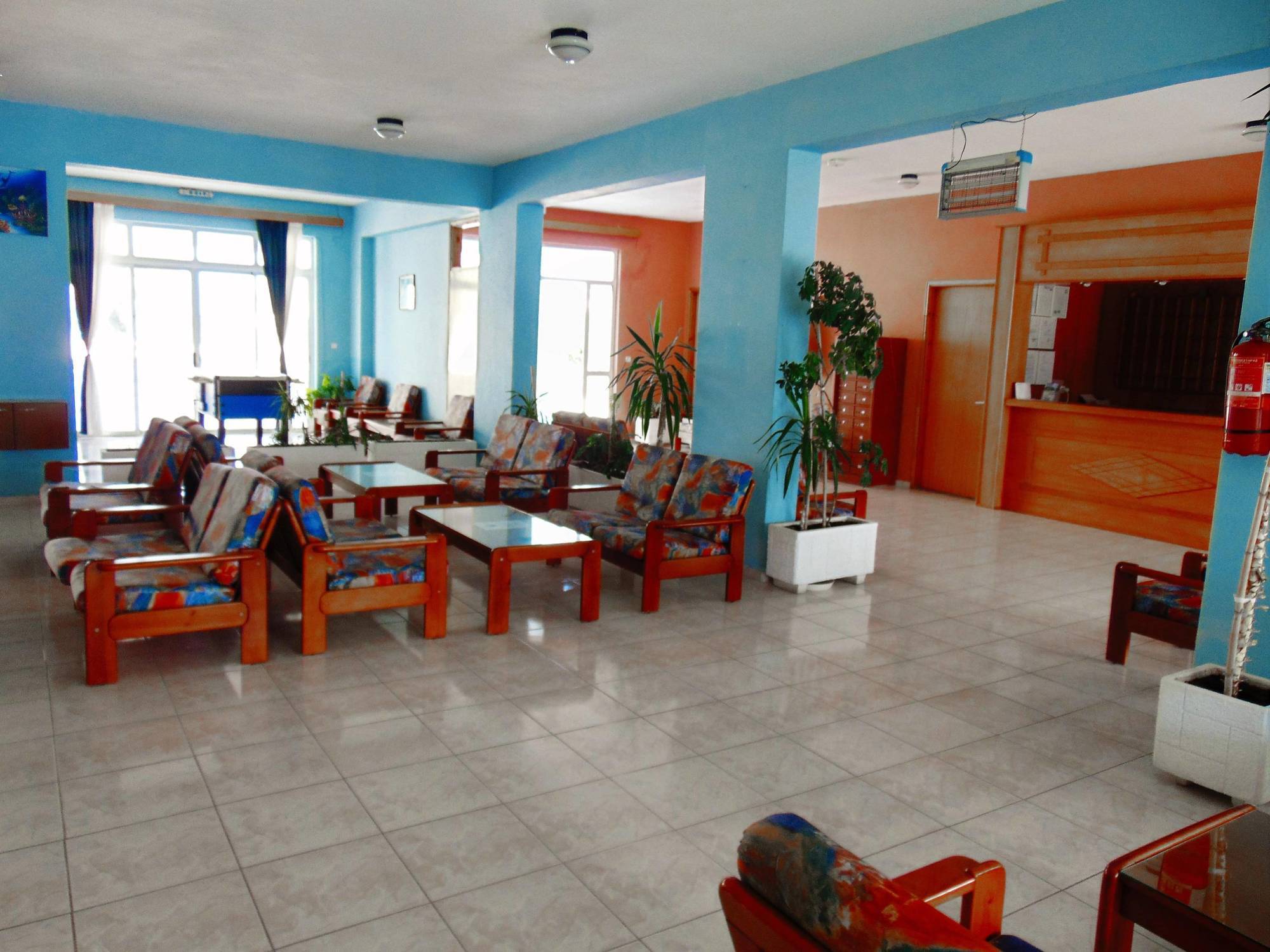 Oasis Aparthotel 3*