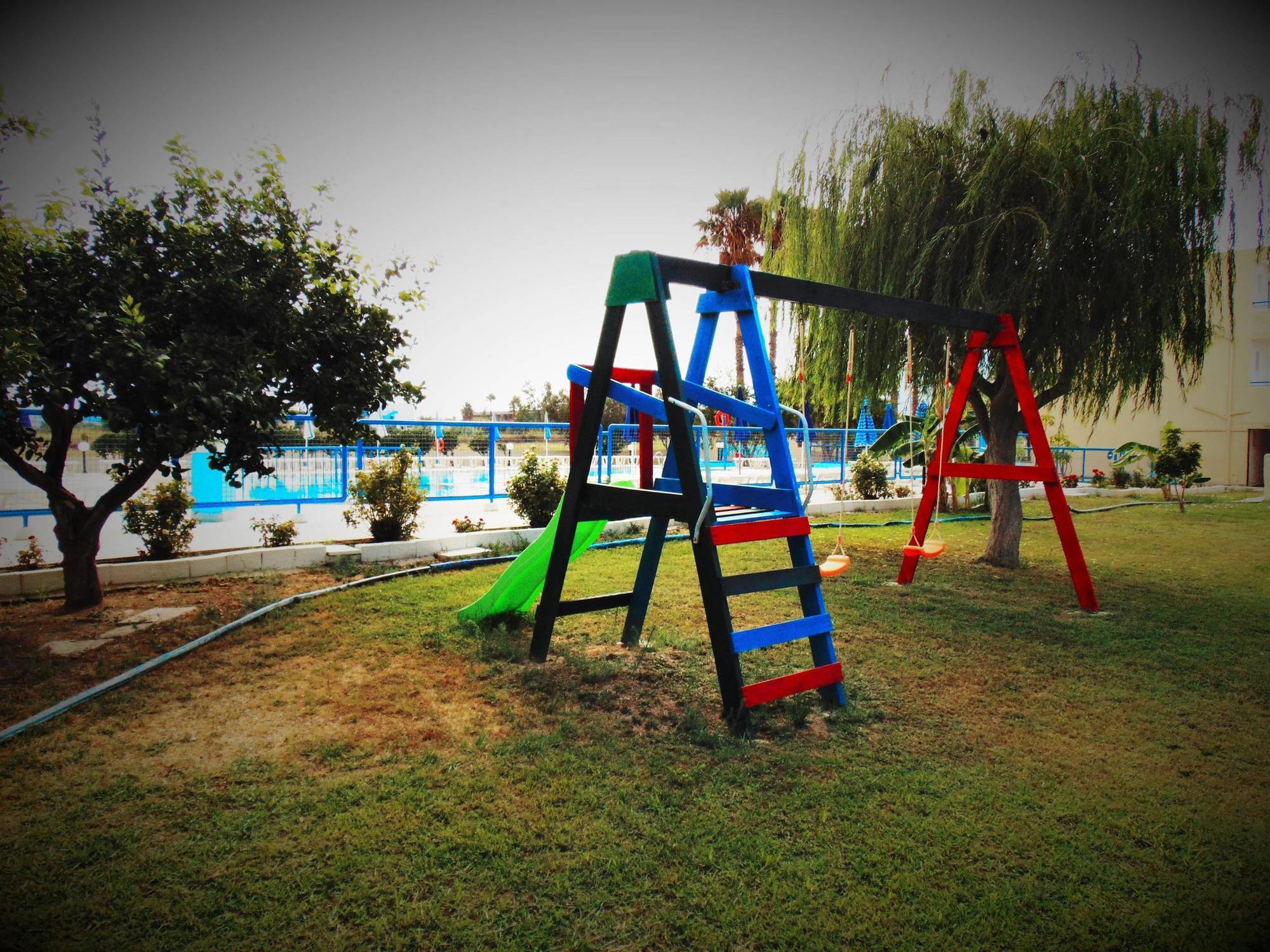 Oasis Aparthotel