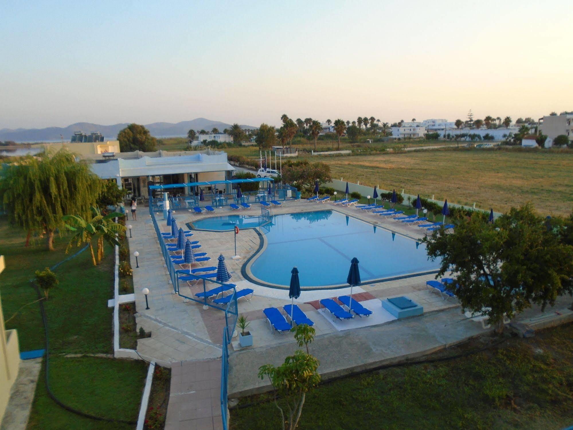 Oasis Aparthotel 3*