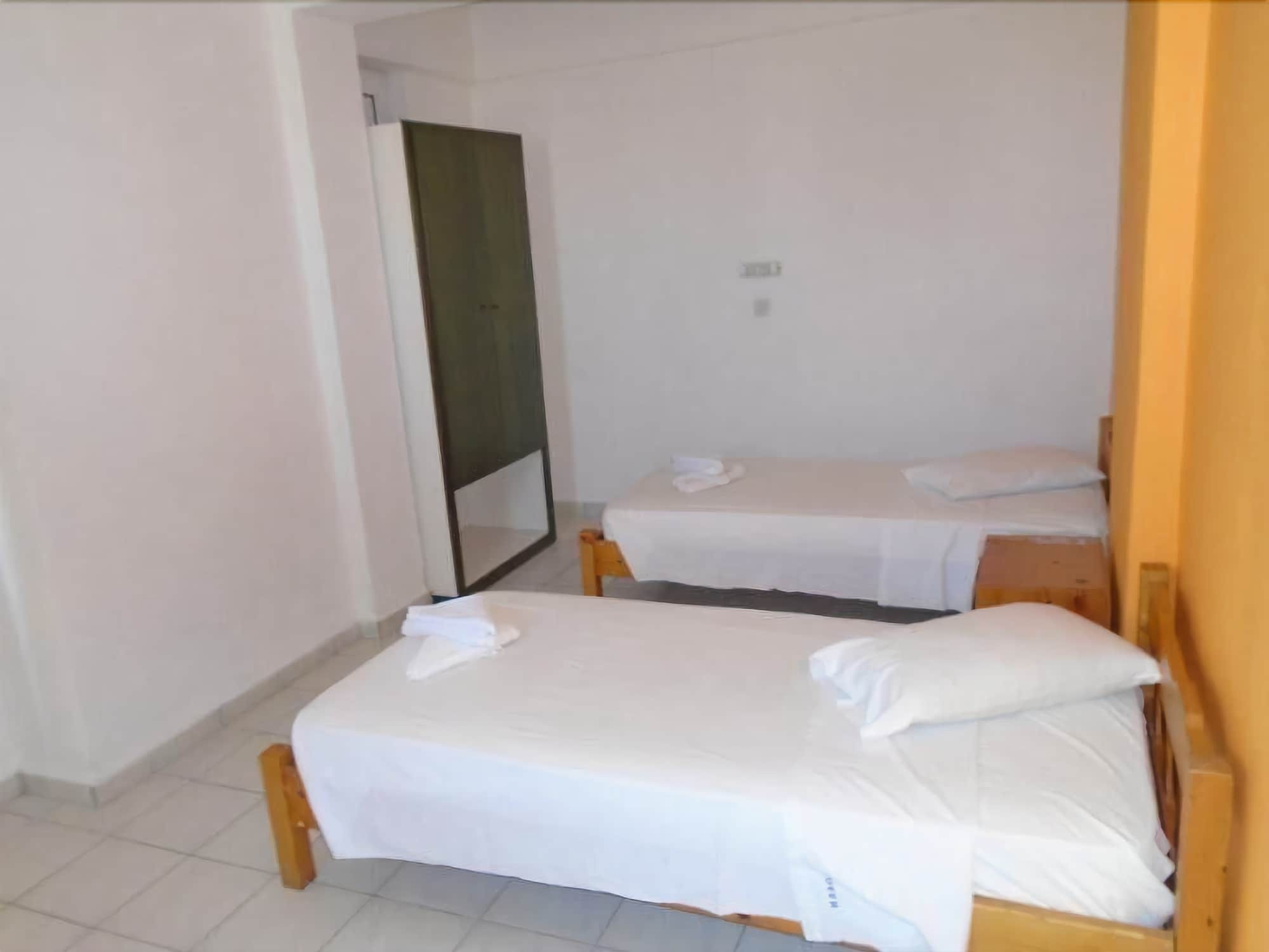 Oasis Aparthotel 3*